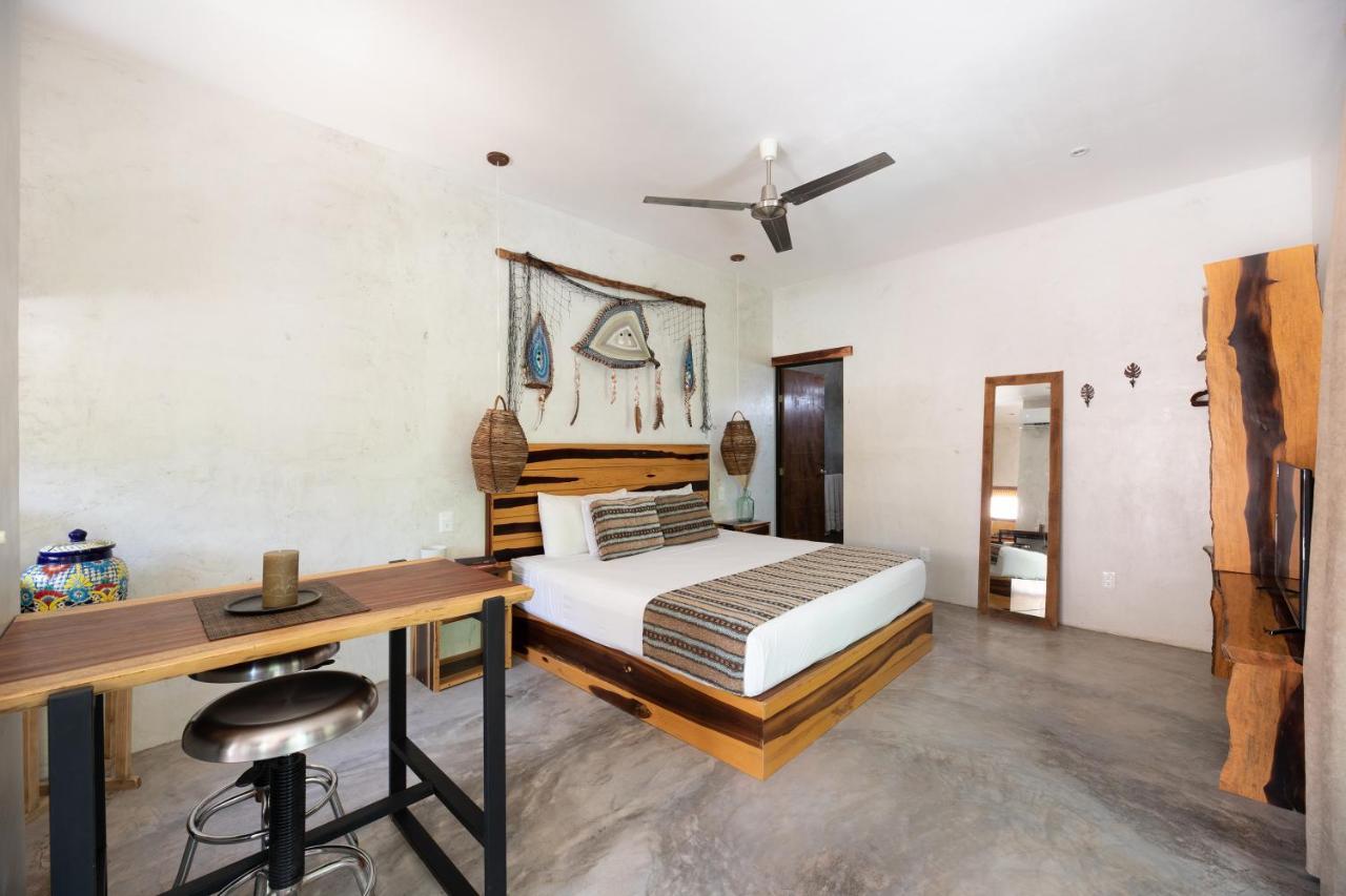 Trece Lunas Apartahotel